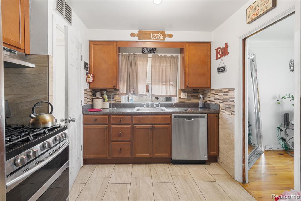 6545 ASBURY Park, Detroit, MI 48228 — Photo 9
