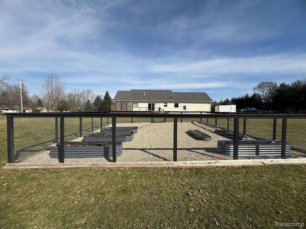 7975 COLLEEN Drive, Fowlerville, MI 48836 — Photo 5