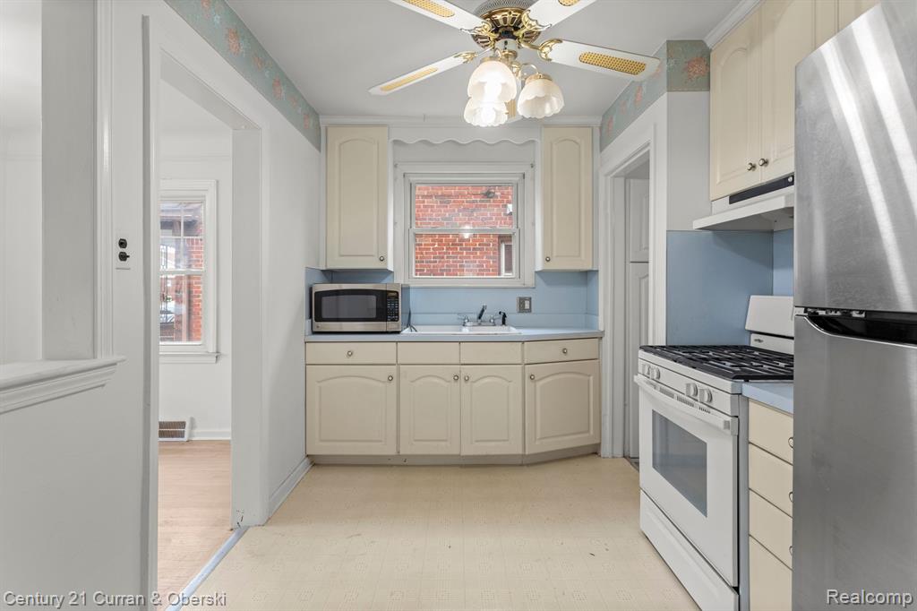 6535 ORCHARD Avenue, Dearborn, MI 48126 — Photo 11