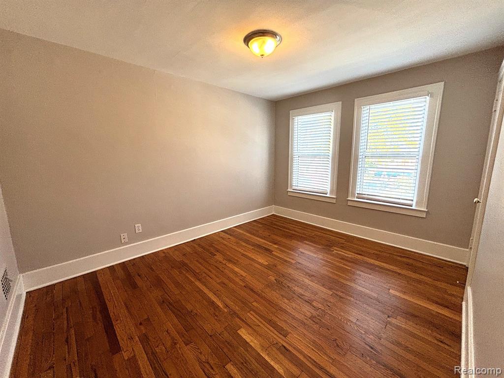 536 E Jarvis Avenue, Hazel Park, MI 48030 — Photo 9