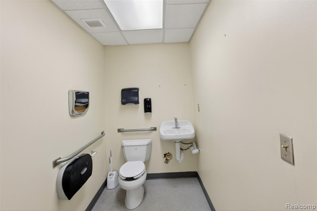 10683 S SAGINAW Street, Grand Blanc, MI 48439 — Photo 25