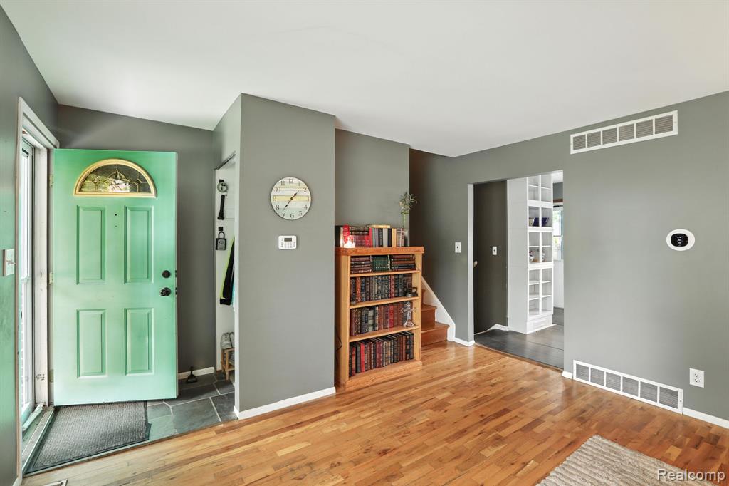 678 Shenandoah Drive, Clawson, MI — Photo 9