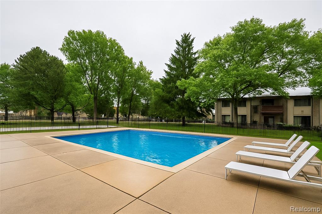 7590 MANOR Circle, Westland, MI — Photo 28