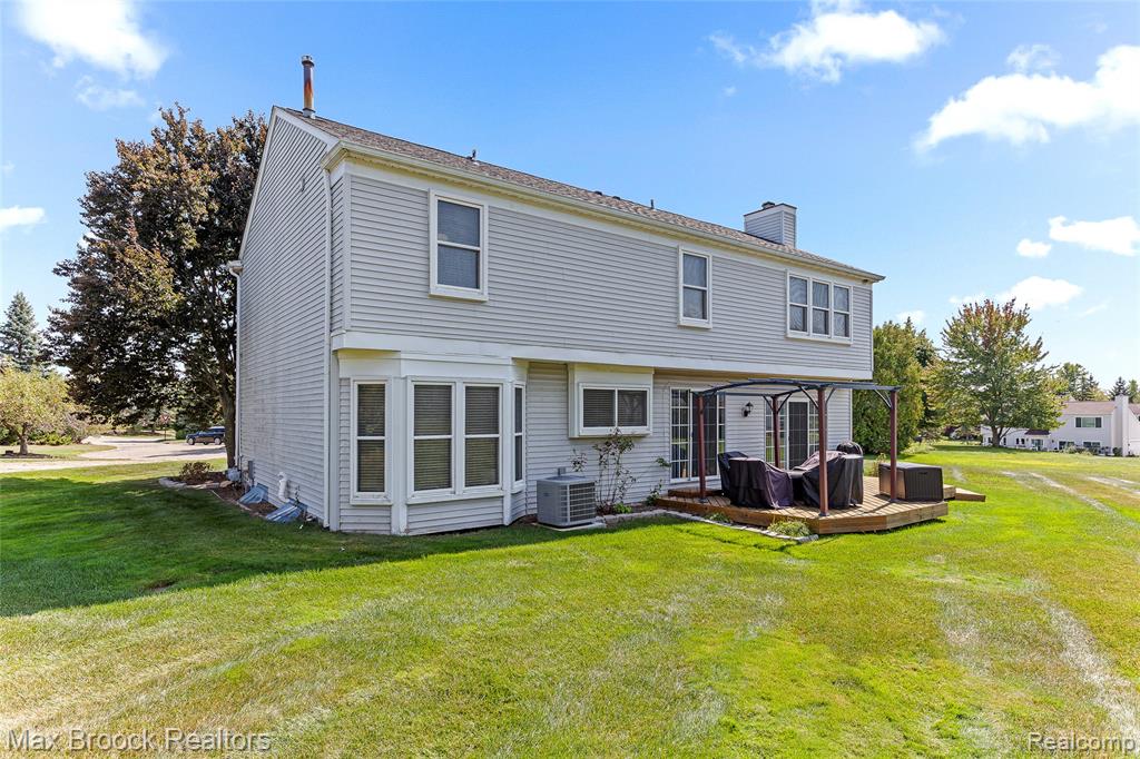 5492 Charrington Court, West Bloomfield, MI 48324 — Photo 2