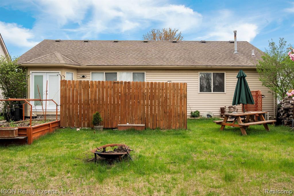 47697 BARCLAY Court, Shelby Twp, MI 48317 — Photo 34