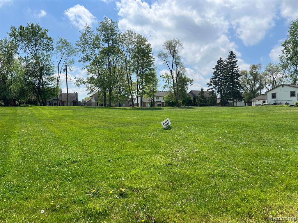 1625 MCCOY Street, Commerce Twp, MI 48390 — Photo 2