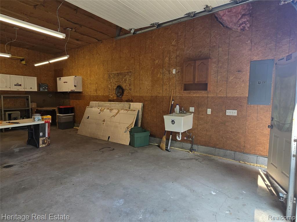 4864 Holmes Road, Goodrich Vlg, MI — Photo 24