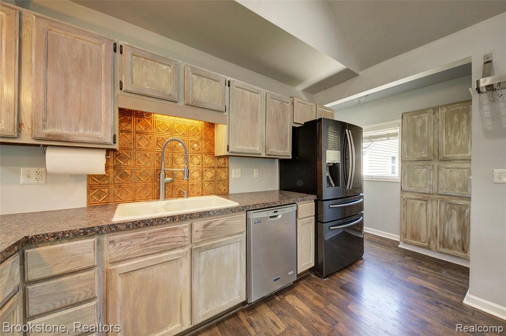 4458 Seeden Street, Waterford, MI 48329 — Photo 23