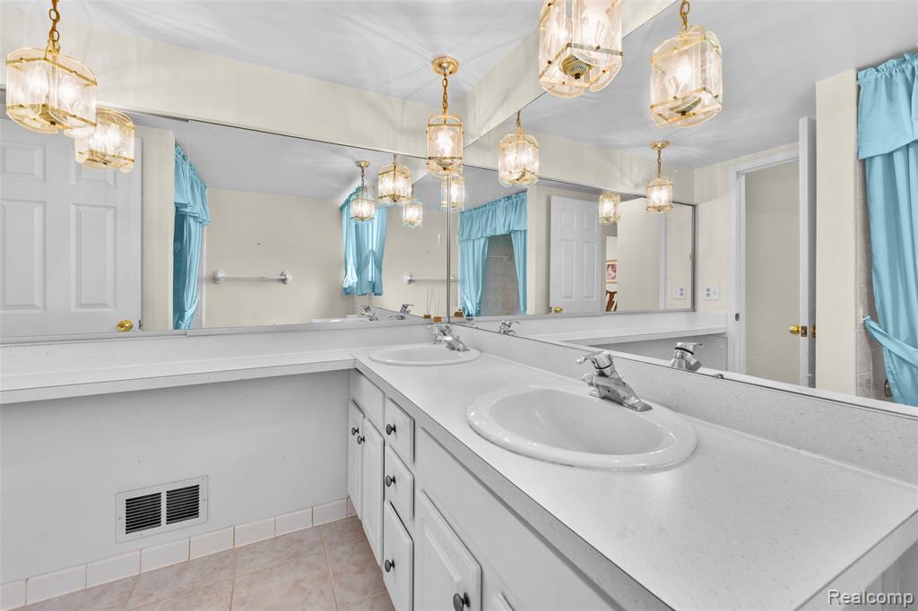 9450 Continental Drive, Taylor, MI 48180 — Photo 30