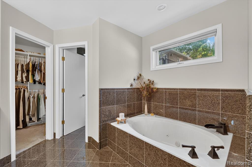 2325 7 Mile Road, South Lyon, MI 48178 — Photo 36