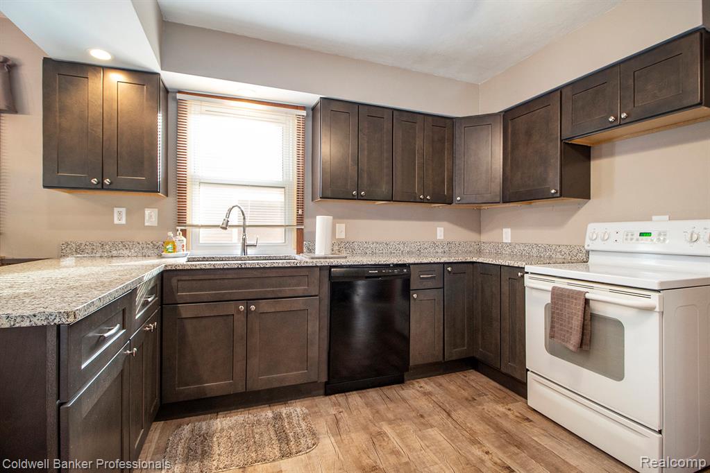 5010 Cass Elizabeth Road, Waterford, MI 48327 — Photo 13