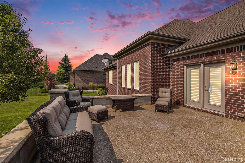 48913 Pinebrook Drive, Utica, MI 48315 — Photo 32