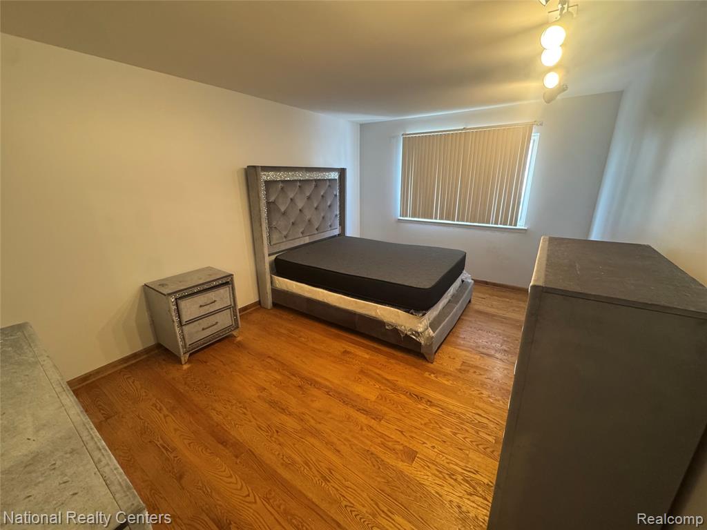 8514 Hampshire Drive, Sterling Heights, MI 48313 — Photo 11