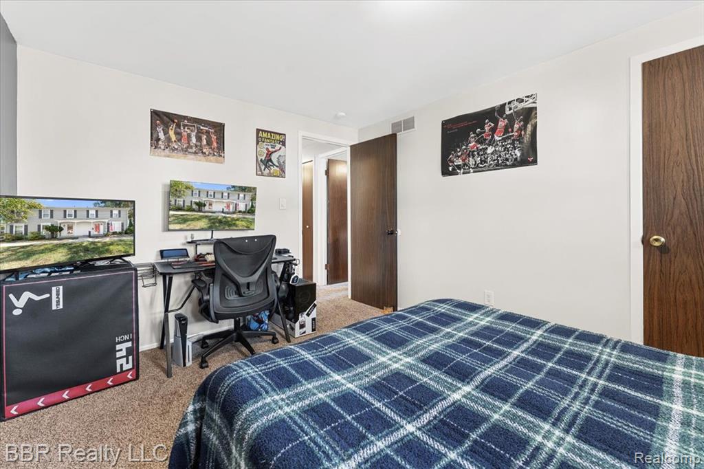 28305 Greenbriar Way, Brownstown, MI 48183 — Photo 17