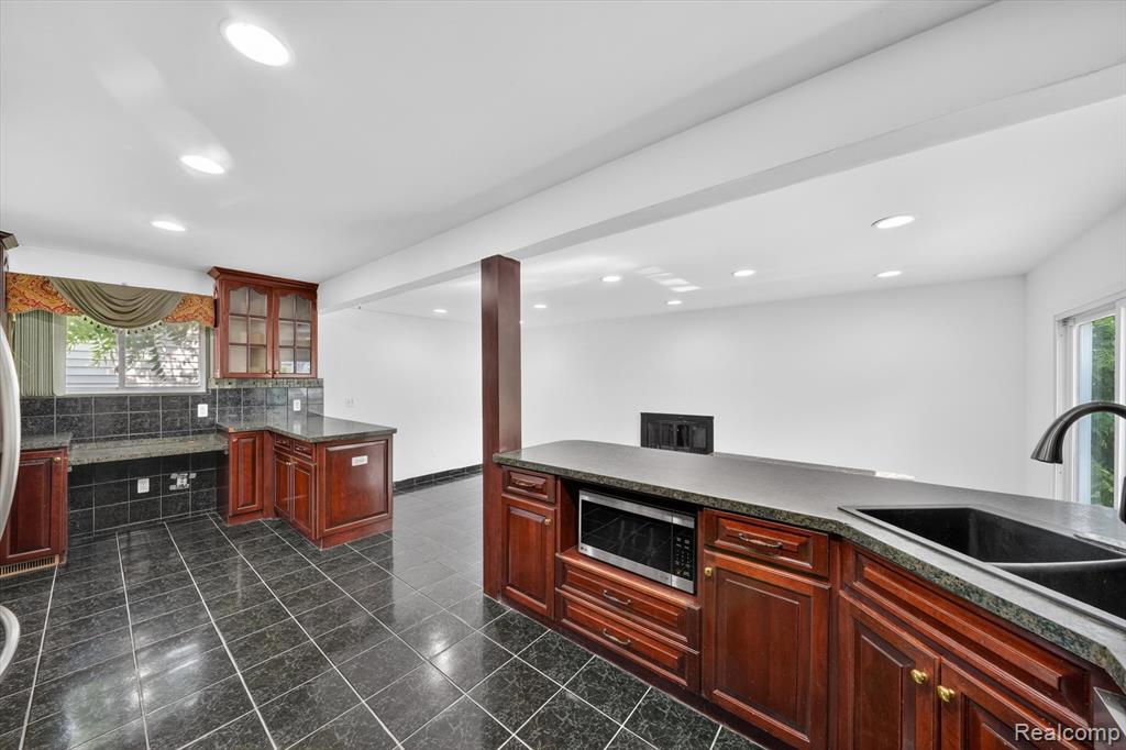 8452 Doncaster, Sterling Heights, MI 48312 — Photo 18