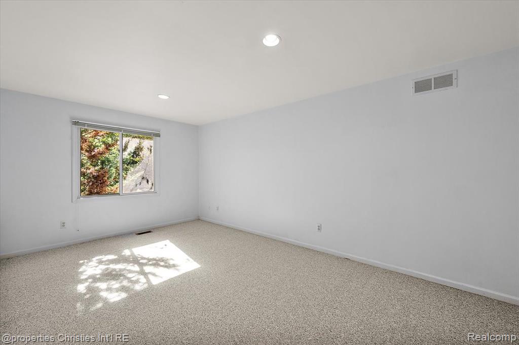 6835 High Ridge Road, West Bloomfield, MI 48324 — Photo 41