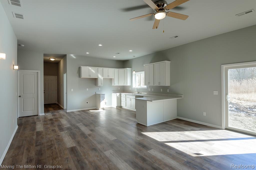 43001 Willow Road, New Boston, MI 48164 — Photo 2
