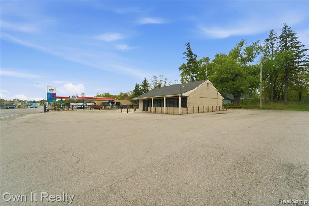 24611 W MCNICHOLS Road, Detroit, MI 48219 — Photo 9