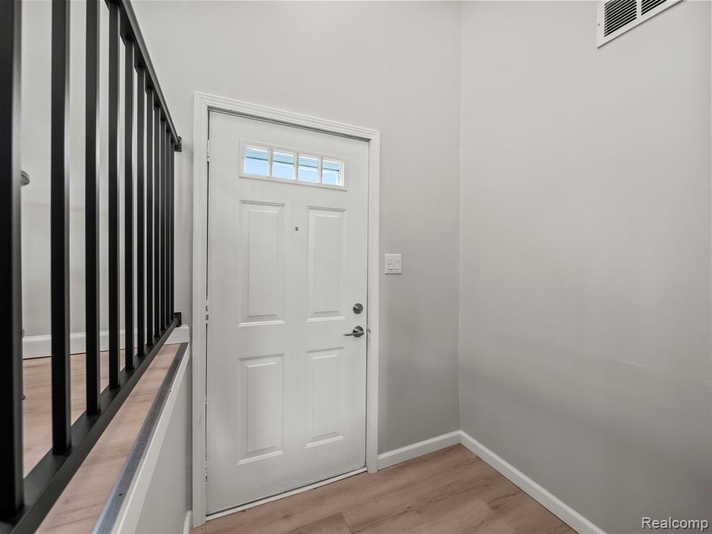 410 S Squirrel Road, Auburn Hills, MI 48326 — Photo 5