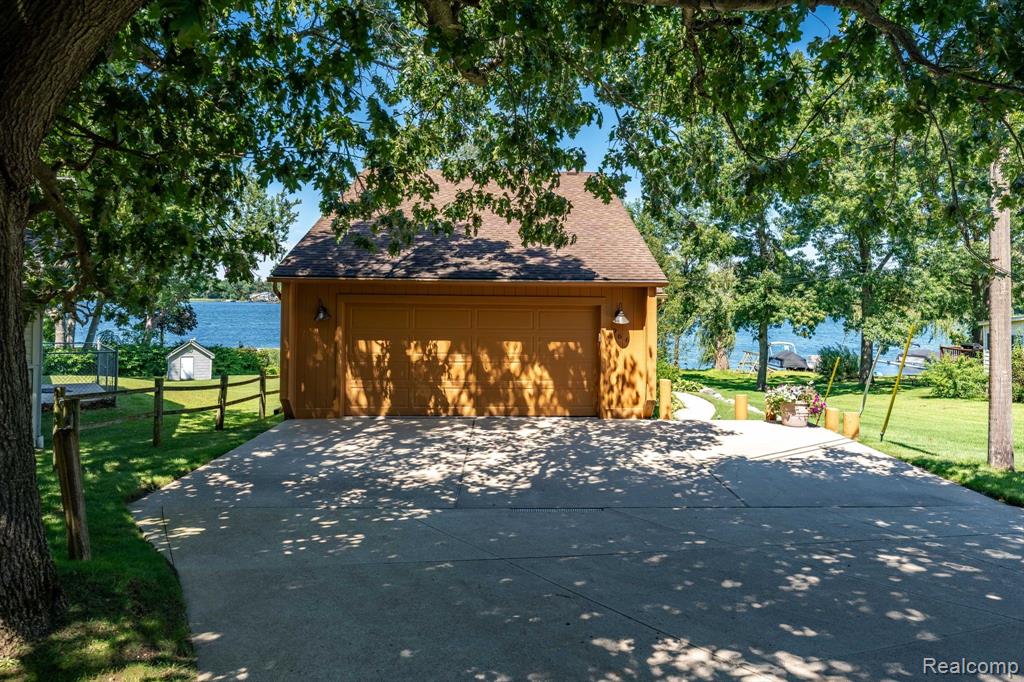 966 WOLVERINE Drive, Wolverine Lake, MI 48390 — Photo 23