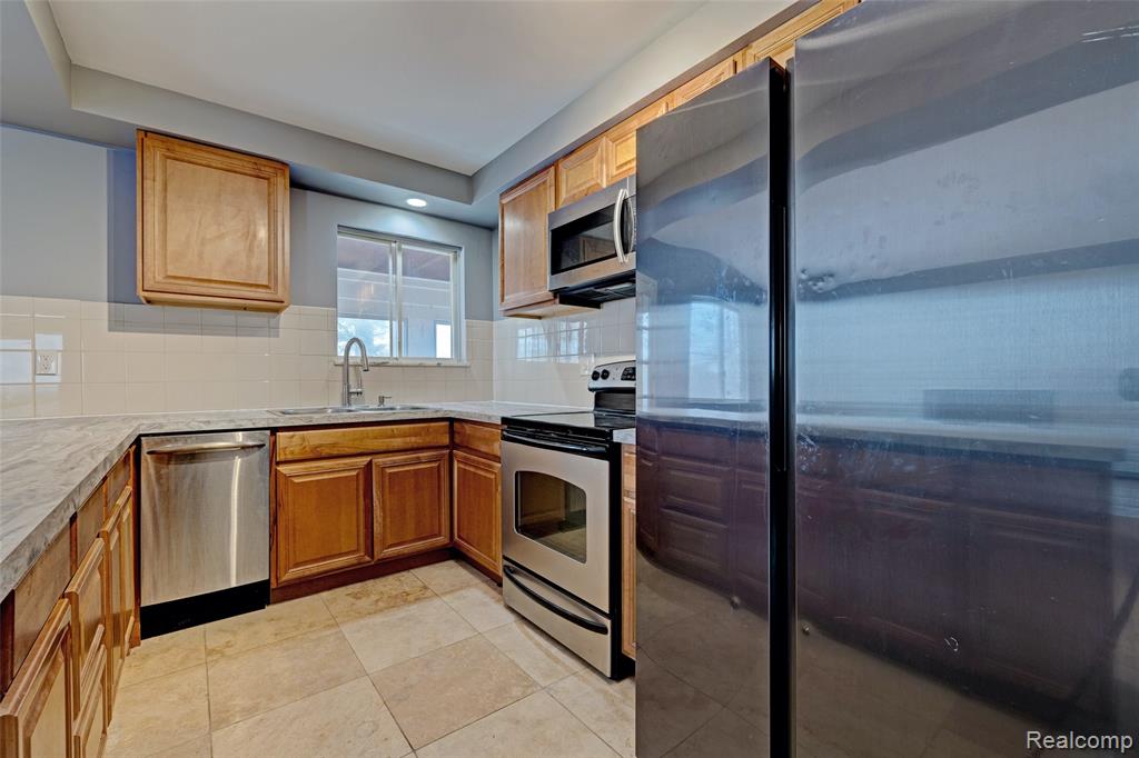 5936 Warbler Drive, Clarkston, MI — Photo 17