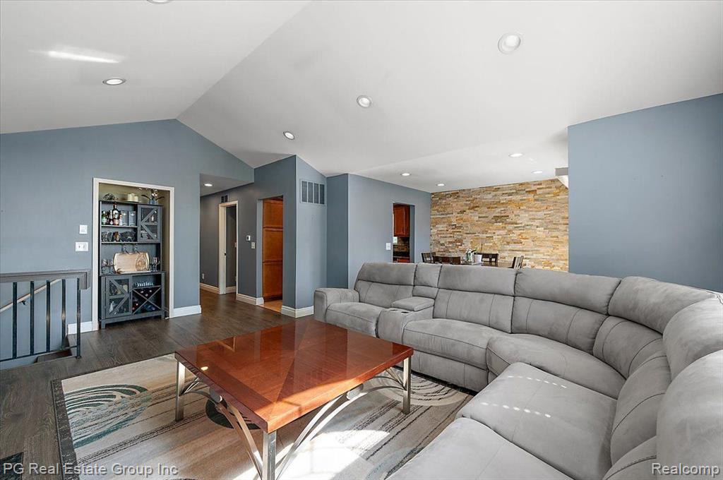 46104 BALDWIN Drive, Macomb, MI 48044 — Photo 9