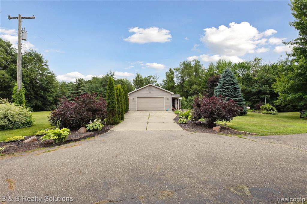 2264 Dodds Road, North Branch, MI 48461 — Photo 27