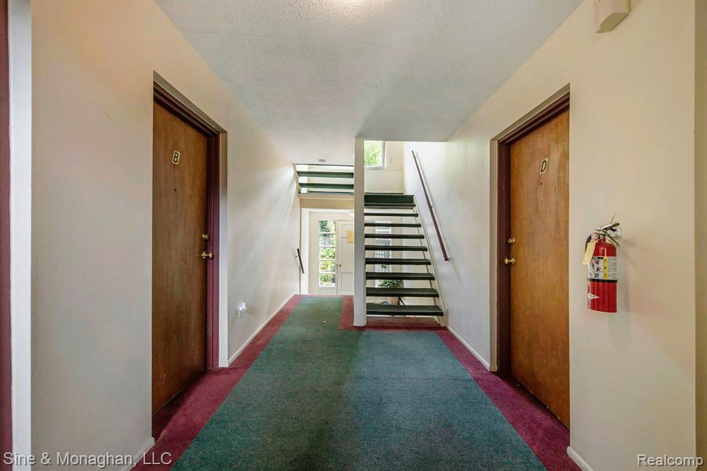 525 E WOODLAND ST APT B, Ferndale, MI 48220 — Photo 3
