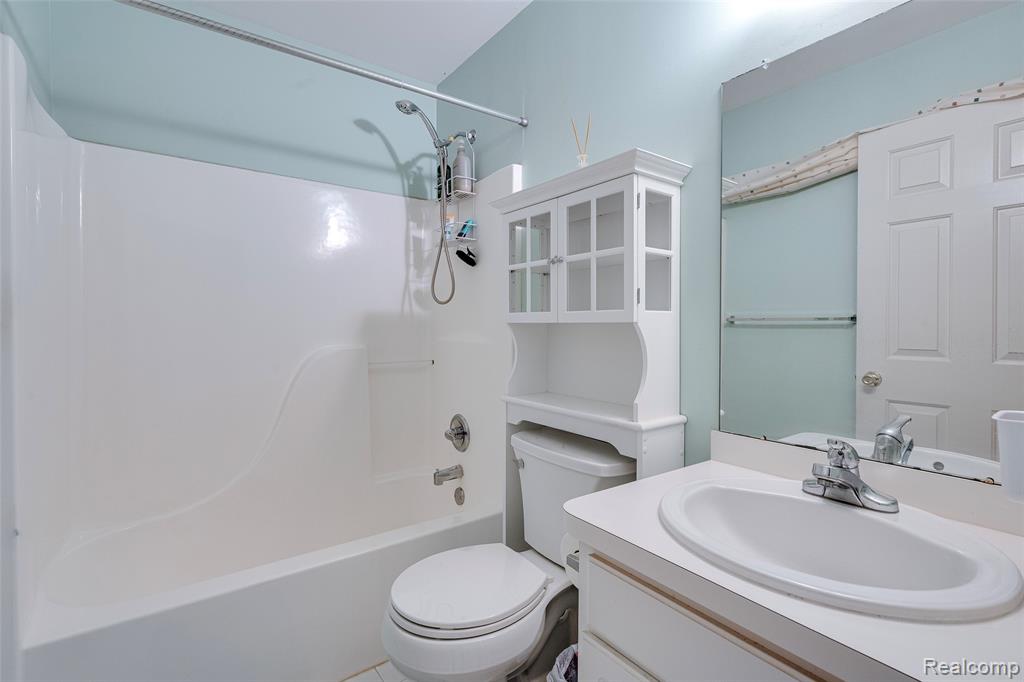 834 Natures Cove Court, Wixom, MI — Photo 38