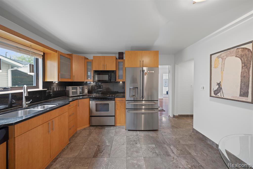 917 HUMPHREY Avenue, Birmingham, MI 48009 — Photo 6
