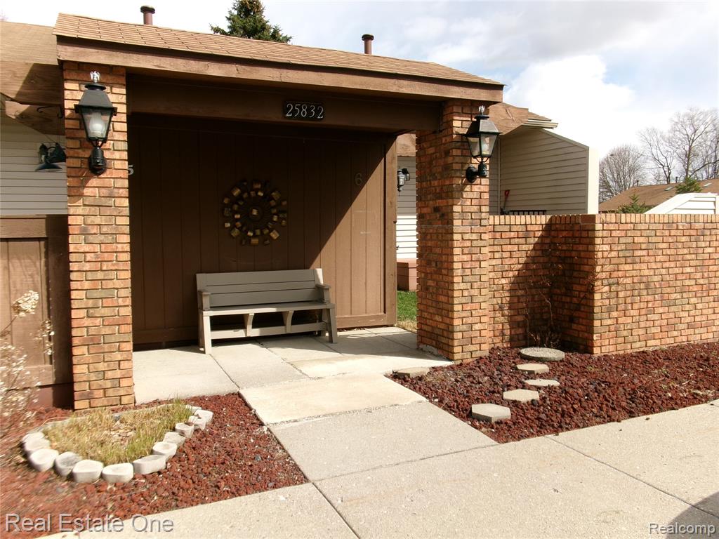 25832 LEXINGTON, 6, South Lyon, MI 48178