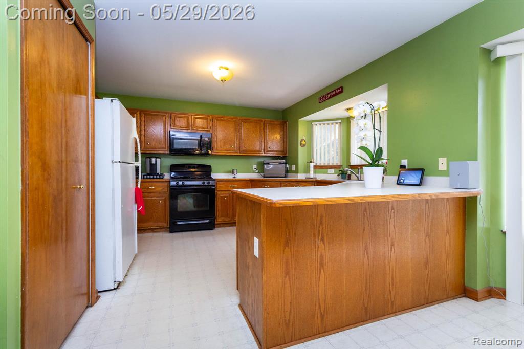 24227 Brentwood Drive, Trenton, MI 48183 — Photo 8