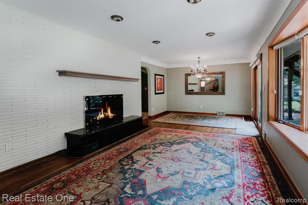 454 Lesdale Drive, Troy, MI 48085 — Photo 12