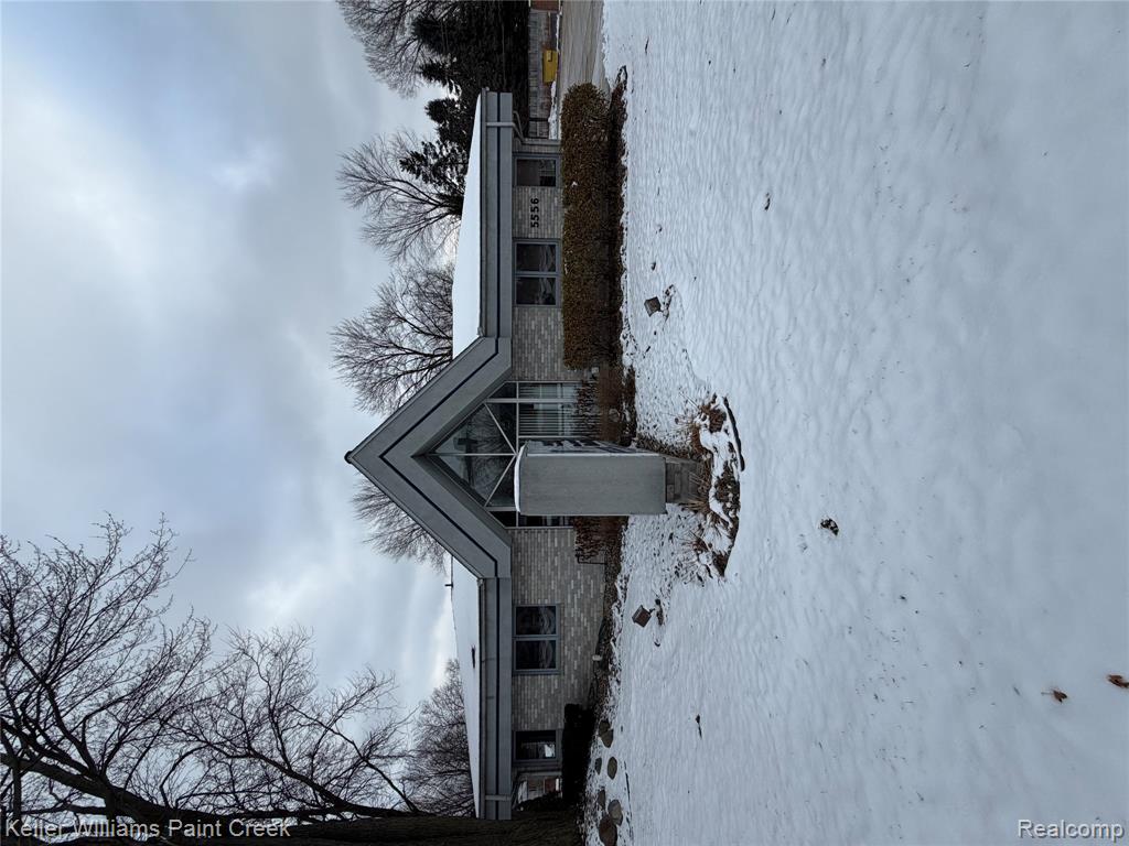 5556 Metropolitan Parkway, Sterling Heights, MI 48310 — front exterior
