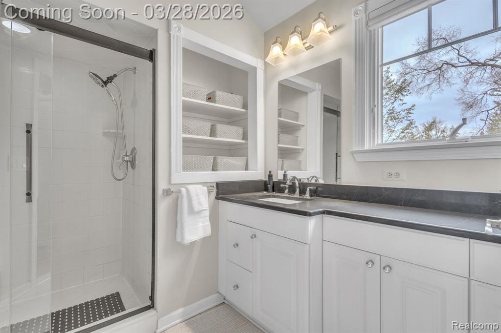664 King Circle, Lake Orion, MI 48362 — Photo 44