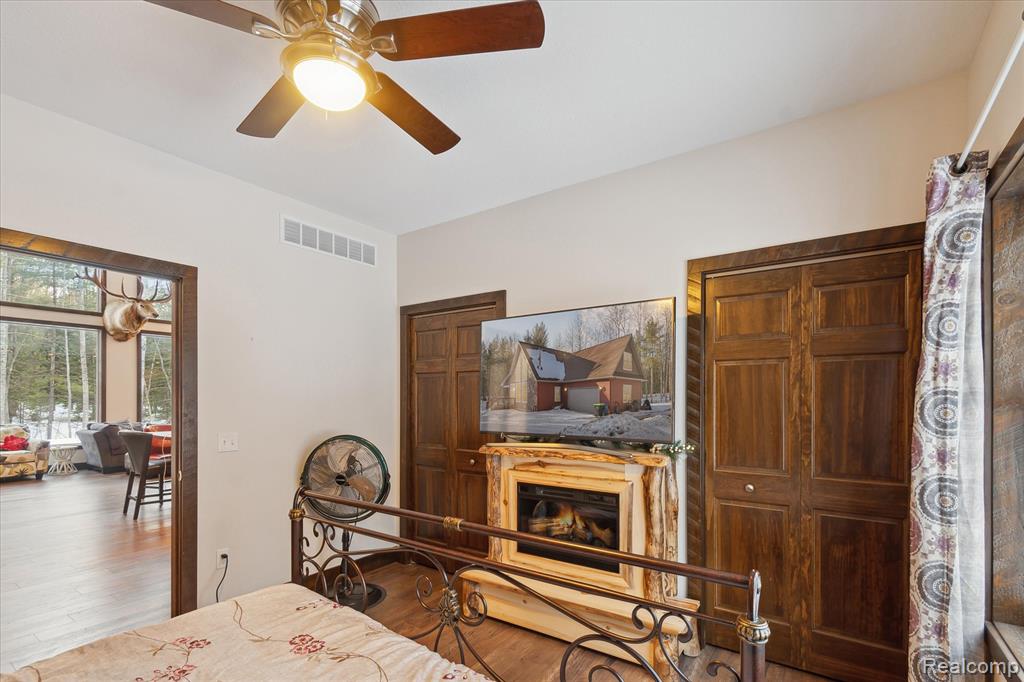 4345 Brenda Court, MI 48656 — Photo 25