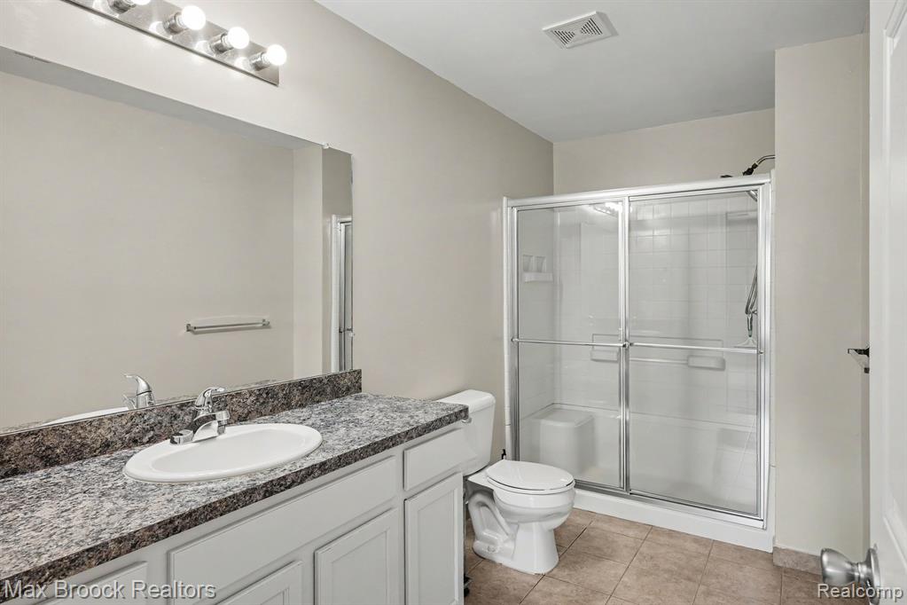 49086 W Woods Drive, Utica, MI 48317 — Photo 8