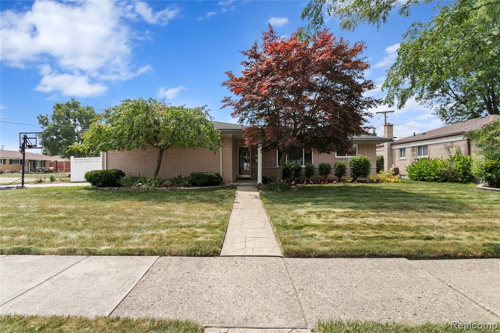 13842 Collins Drive, Warren, MI 48088