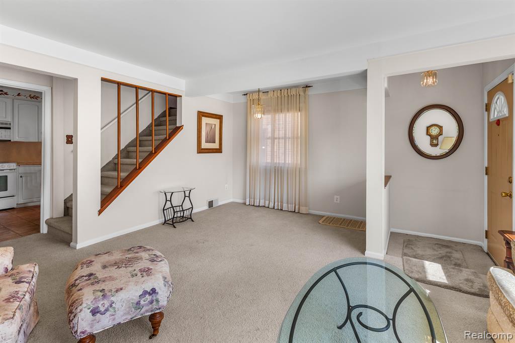 9301 SALEM, Redford, MI 48239 — Photo 4