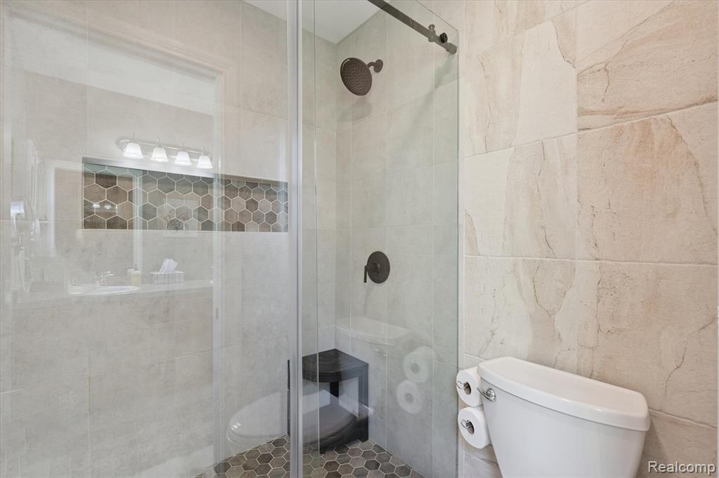 7056 Glenmeadow Court, Grand Blanc, MI 48439 — Photo 24