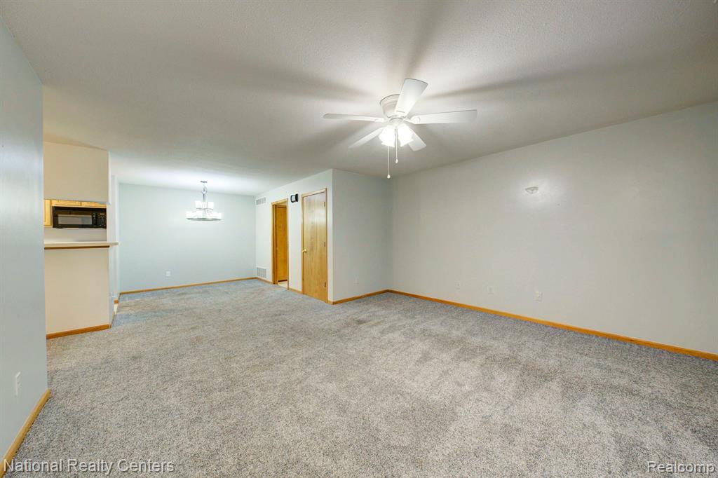 306 MARIGOLD Circle, Westland, MI — Photo 4