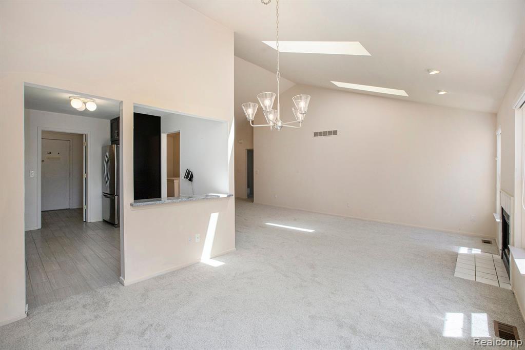 413 MULBERRY Drive, Commerce Twp, MI 48390 — Photo 10