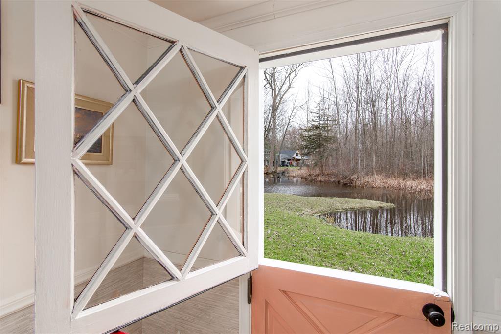 5145 OAKCLIFF Drive, Waterford, MI 48327 — Photo 8