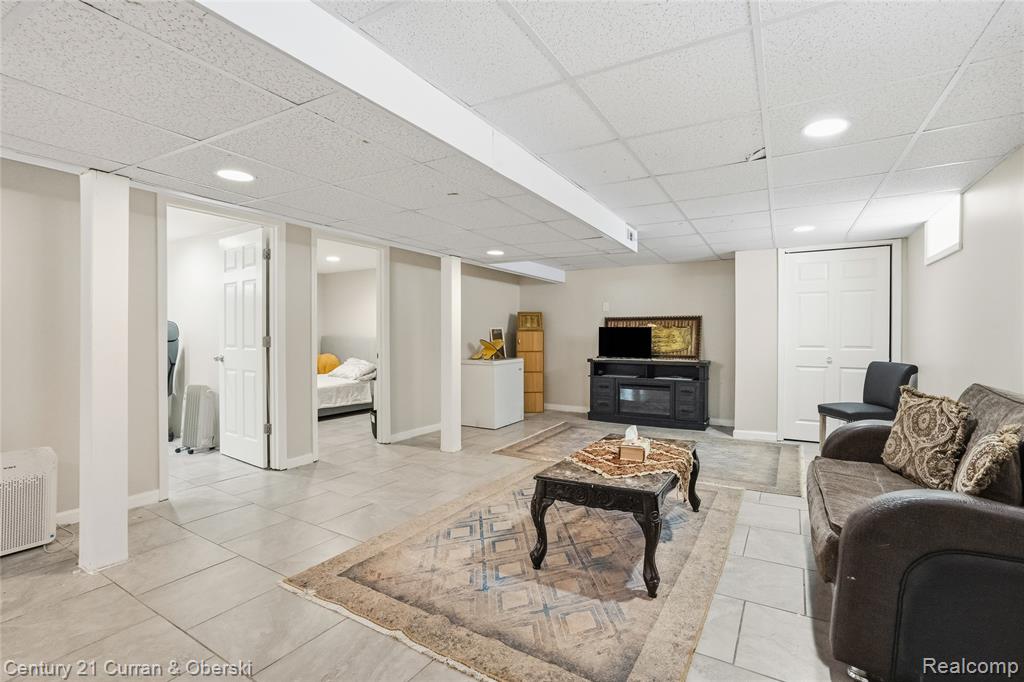 8227 Riverview Street, Dearborn Heights, MI 48127 — Photo 20