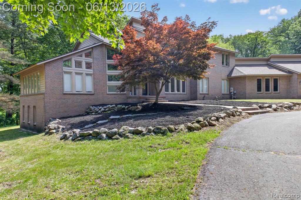 9961 Cross Creek Drive