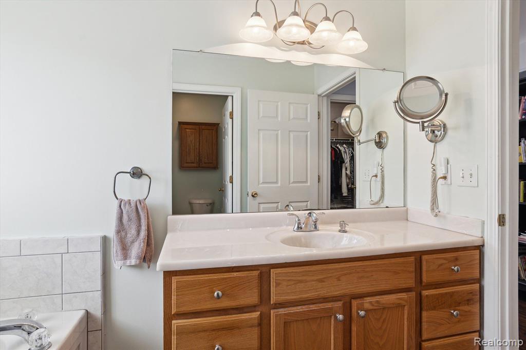21111 GREENBRIAR Lane, South Lyon, MI 48178 — Photo 20