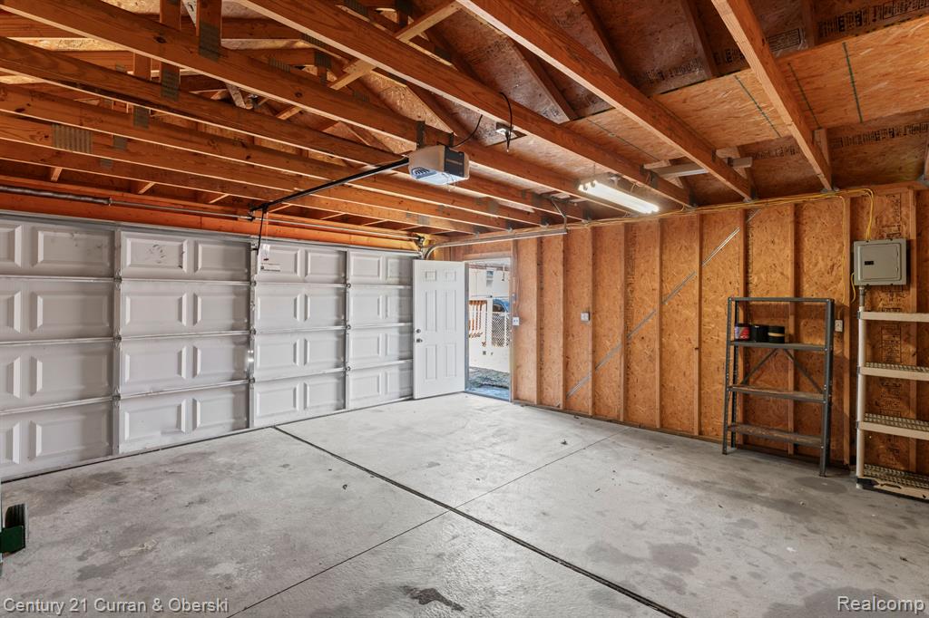 8242 RIVERDALE Street, Dearborn Heights, MI 48127 — Photo 30