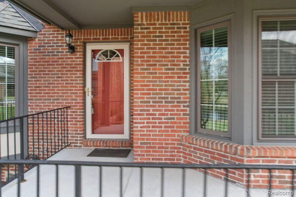 71 BURNIAH Lane, Lake Orion, MI 48362 — Photo 4