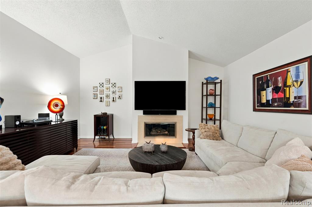 6012 Danbury Court, West Bloomfield, MI — Photo 11