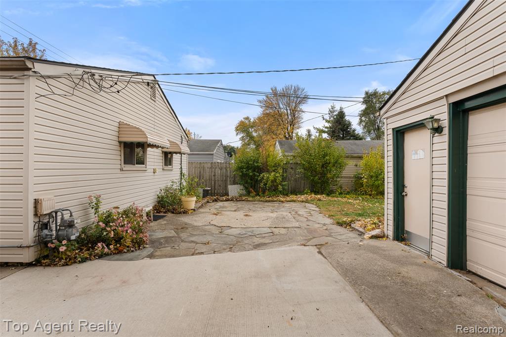 8026 Robert Street, Taylor, MI 48180 — Photo 25